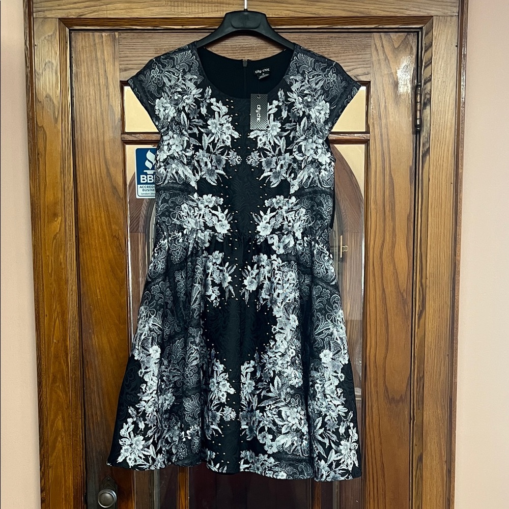 City Chic Black and White Floral Midi Dress